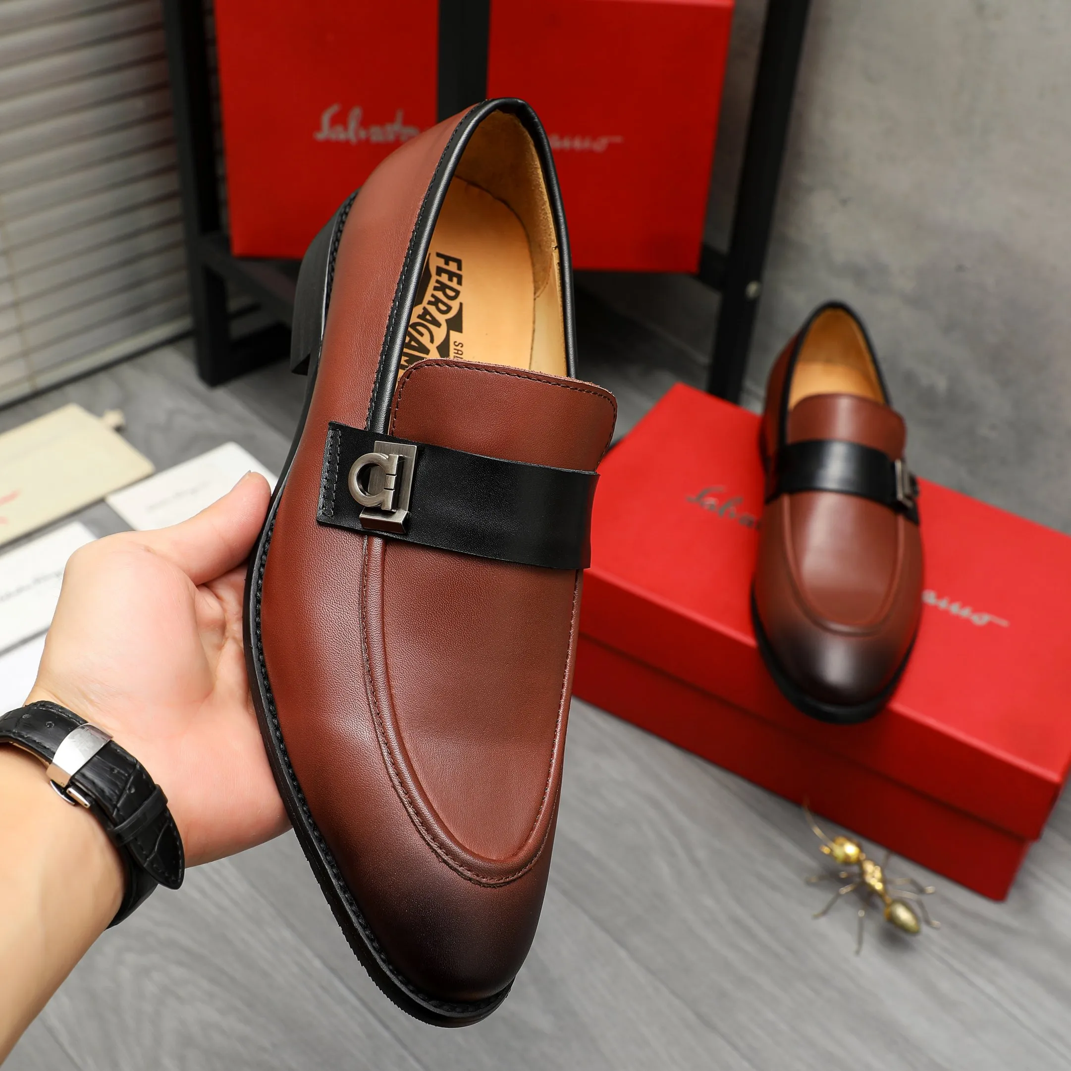 Men's shoes 💰460 Product trademark: Ferragamo "Ferragamo" business slip-on leather shoes Regular size: 39-44 Product materials: Selected high-quality color-brushed cowhide upper, cowhide lining, original outsole